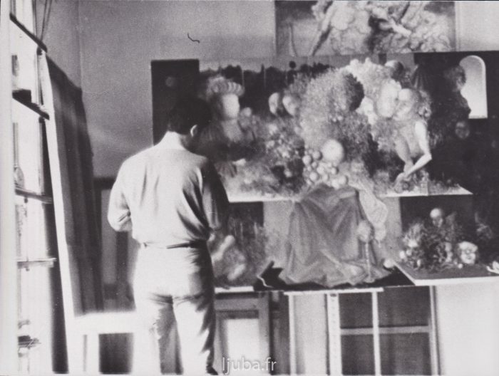 16. 1965., Ljuba u ateljeu u Šarantonu, ispred slike Tajna večera_ 16. 1965., Ljuba u ateljeu u Šarantonu, ispred slike Tajna večera_